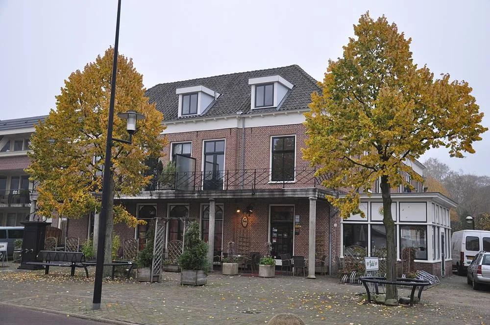Brummen: Brummen marktplein 18 11234
