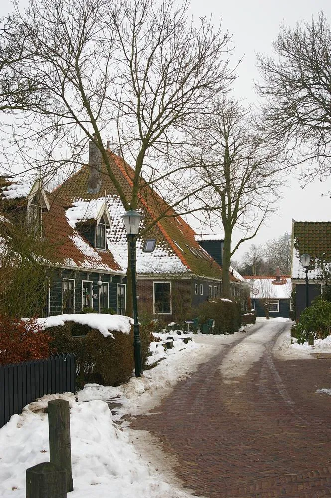 Markenbinnen: Markenbinnen Dorpsstraat